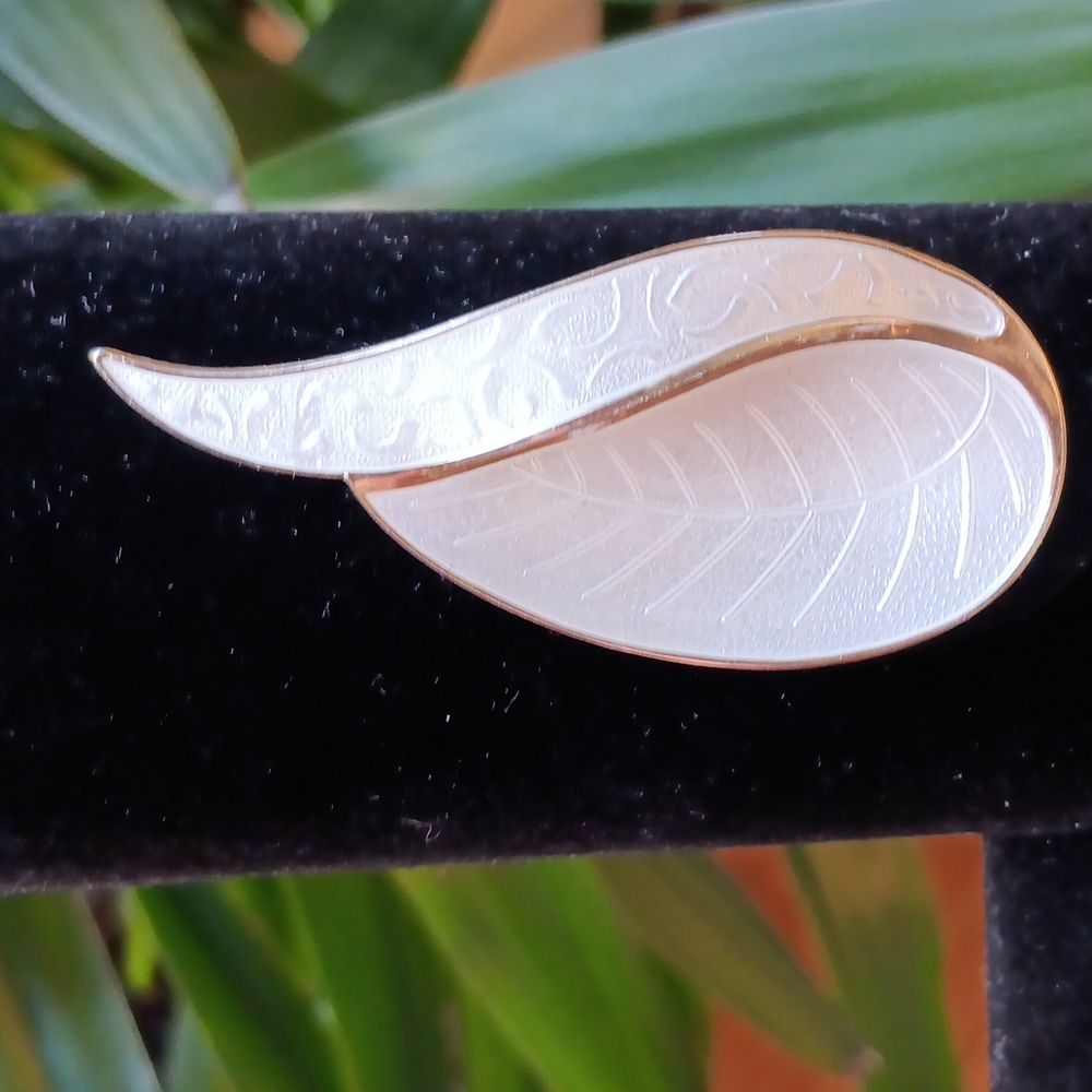 VTG AKSEL HOLMSEN IVORY GUILLOCHE ENAMEL STERLING BROOCH NORWAY